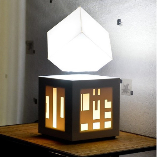 Lampe en lévitation avec...
